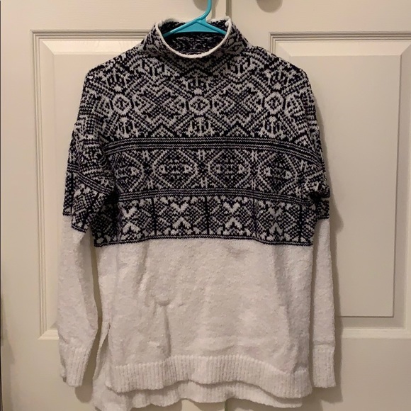 High collared sweater - Picture 1 of 3